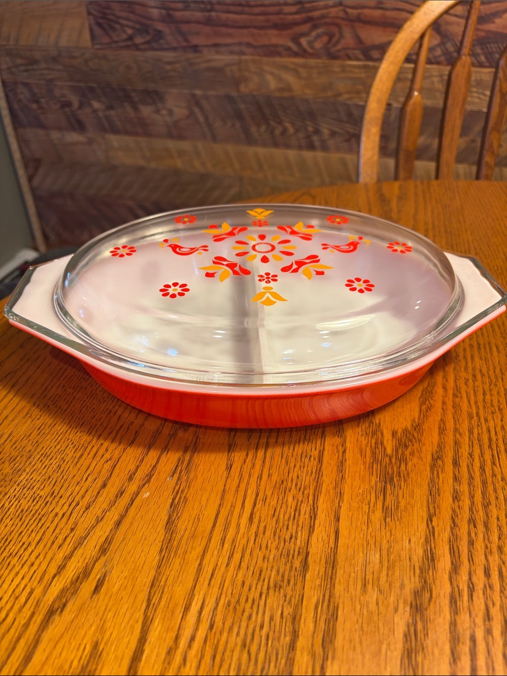 Vint PYREX Friendship 1.5 Q Divided Red and White Floral Glass Covered Casserole
